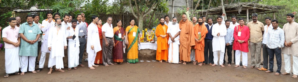 गोपाल नंदन गोशाल, औदुम्बर में गोभक्तगण, अ ब राजीव भाई और गीताचार्य तुकाराम दादा को माल्यार्पण के बाद.